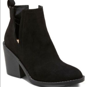 NEW Universal Thread Booties